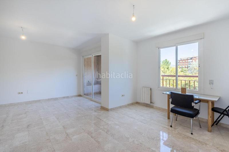 Foto cf7b3cf1-3ac4-4ba0-8933-b1ccd95e247c. Piso  reformado en arabial en Rosaleda - Juventud Granada