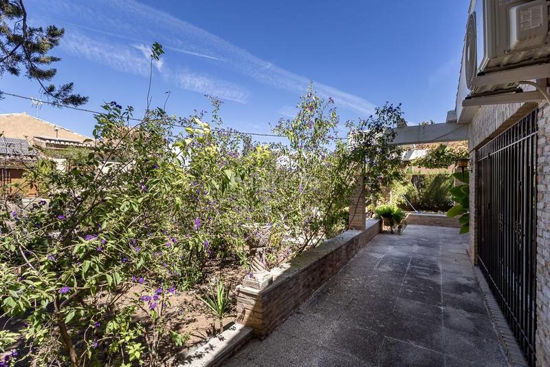 Foto 20a5ad9d-bcdd-4320-b6c4-a8c52eb67330. Chalet mit parking pool in La Zubia Ciudad Zubia (La)