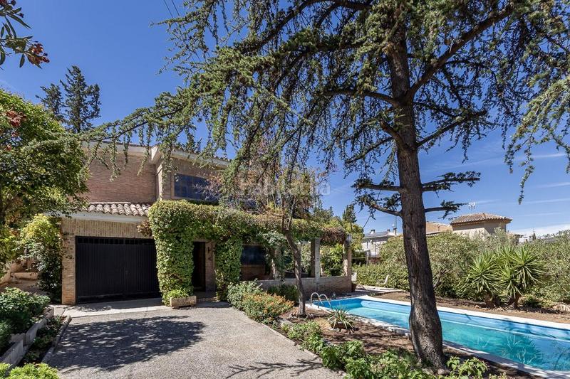 Foto 974dbd3b-cedc-491b-91f2-54c909fb8549. Chalet mit parking pool in La Zubia Ciudad Zubia (La)