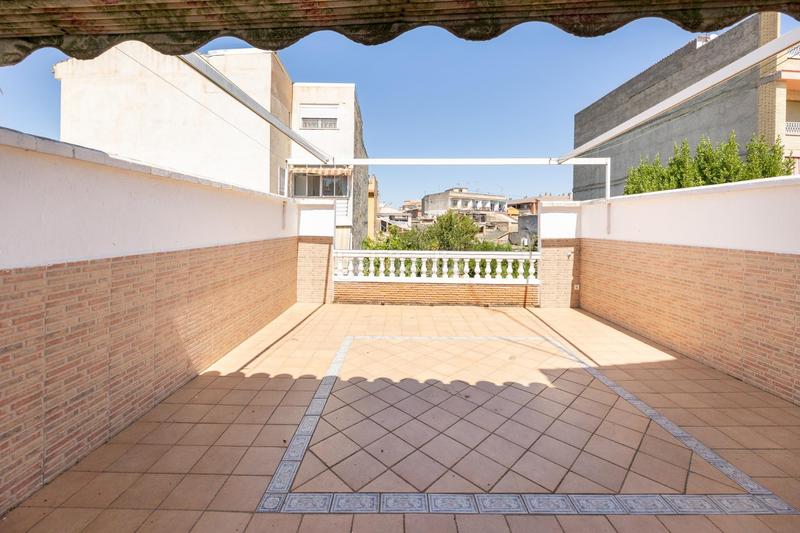 Foto b4a63f58-3ccb-449e-b8ac-cffd4c460a58. Haus mit parking in Maracena