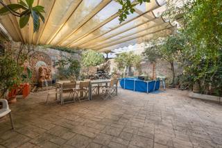 Casa  Calle de dulcinea 23. Casa de una sola planta, moderna y muy bien situada