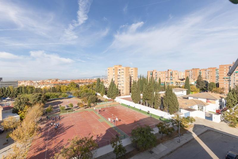 Foto f3ae429a-b1e9-4178-971c-a38356012883. Pis amb aparcament a Cartuja Granada