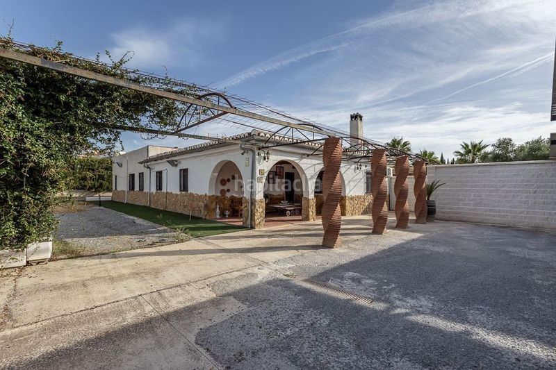 Foto 6d256319-5d8a-4996-ad44-29bae9005067. Masia amb piscina a Atarfe