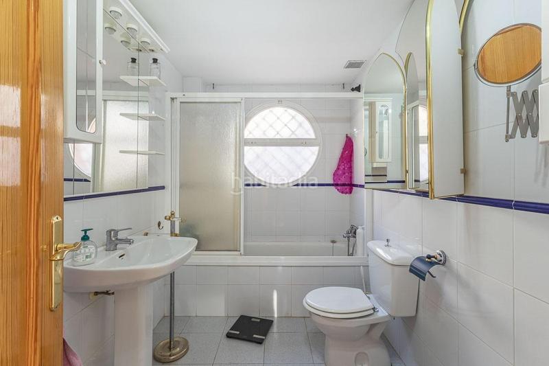 Foto 4033adcf-19a3-43c8-9939-d083e056184d. Chalet con riscaldamento parcheggio piscina in Cenes de la Vega