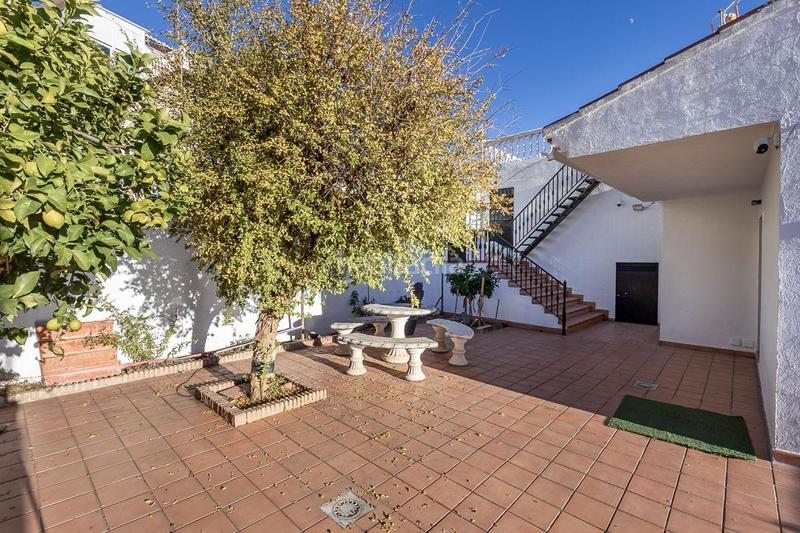 Foto 6d94eea5-ff7b-4a49-9a79-1efdec6ef767. Chalet con riscaldamento parcheggio piscina in Cenes de la Vega