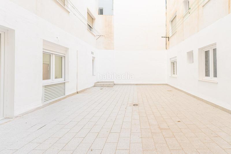 Foto 9ed17b82-fcbd-49e1-892a-3c2843384dec. Office space with heating in La Trinidad Málaga