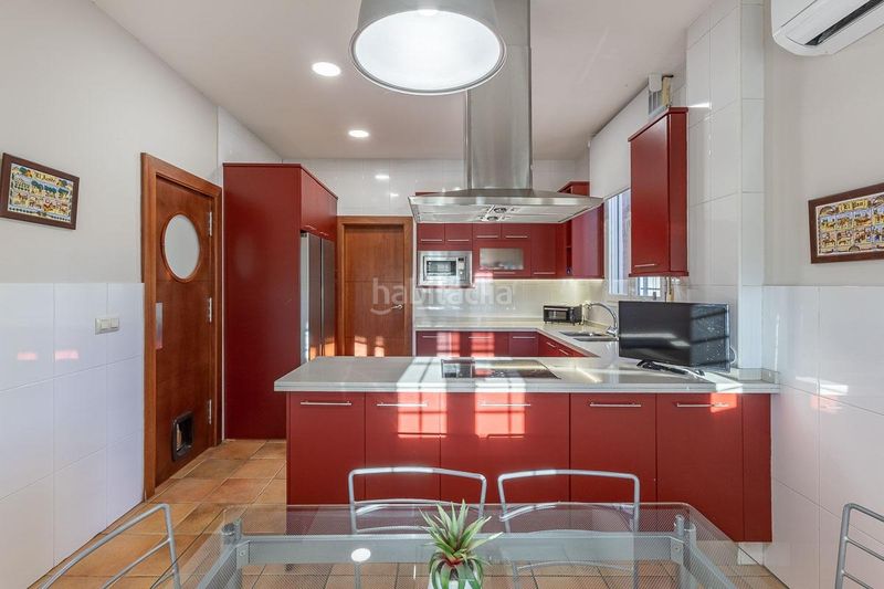 Foto f3746788-f5d3-4e27-8a5c-6fc1c23e3390. Xalet amb aparcament piscina a Gójar