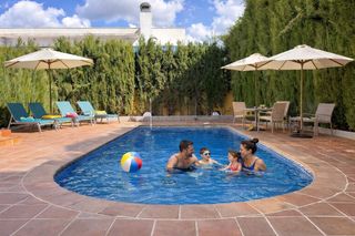 Xalet a Peligros. Tu casa con piscina te espera: hazla tuya antes de que empiece e