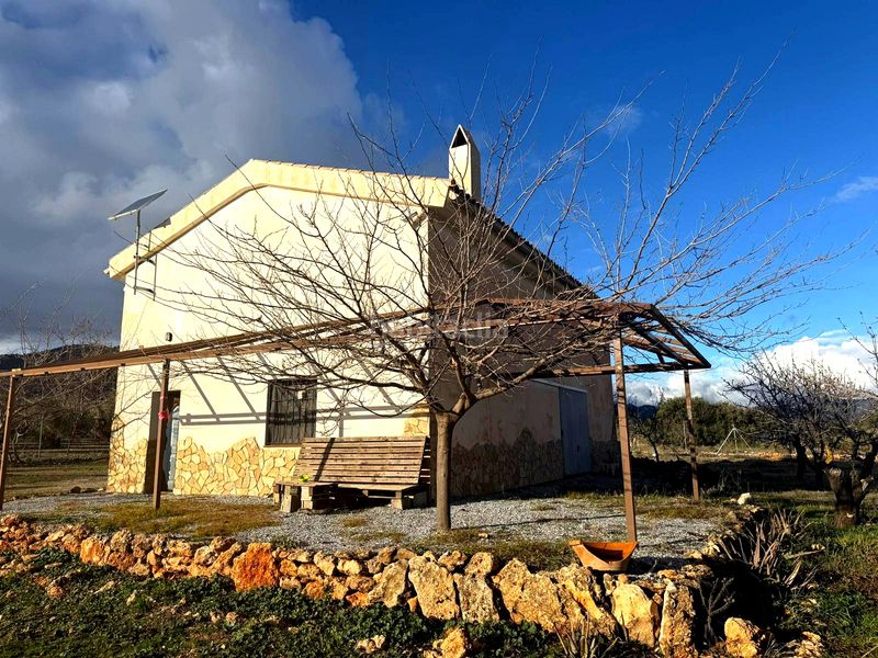 Foto b4fc12f2-e7bc-4b49-a41b-faa62607a357. Finca rústica a Pozo Alcón