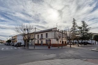 Casa  Calle lopez de los rios 2. Edificio con vivienda y bar restaurante en cijuela.