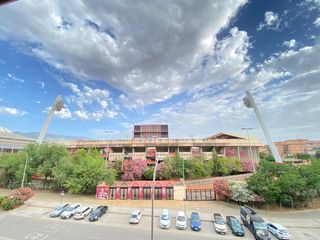 Rent Flat  Calle salvador allende. Piso de 4 dormitorios junto al palacio de los deportes  garaje i