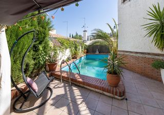 Xalet en Hu�tor Vega. Chalet independiente con piscina en los rebites  hu�tor vega