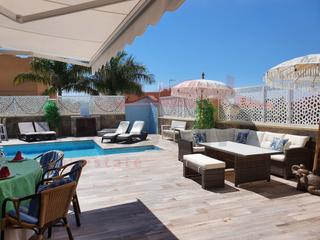 Casa a Centro. Casa pareada con vistas al mar en torre del mar, málaga