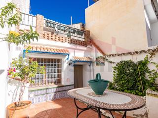 Casa adossada  N/a. Casa de pueblo en benamocarra