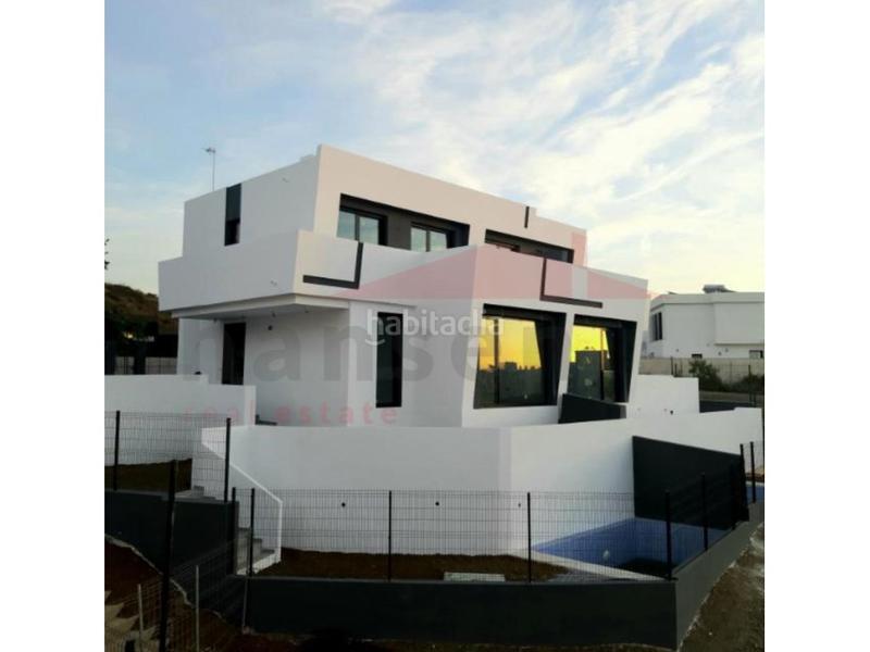 Foto a0aa0fe8-3ea1-48ca-bed4-cb56b85fc1b3. Casa adossada amb aparcament piscina a Viña Málaga Torre del Mar