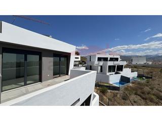 Casa adossada a Viña Málaga. Nuevos pareados en torre del mar