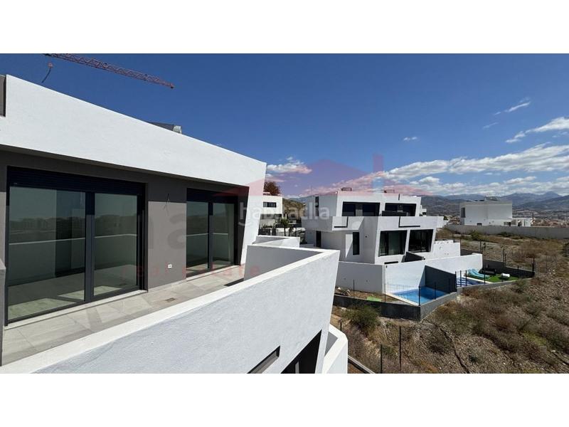 Foto e4db3adc-0d7b-4861-b51f-76a15e8b07c9. Casa adossada amb aparcament piscina a Viña Málaga Torre del Mar