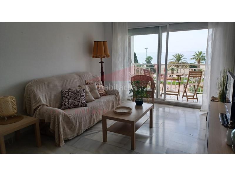Foto 10b2939f-c253-47a1-bdac-6ce5e32f5f1d. Alquiler piso apartamento de larga temporada frontal al mar en Torre del Mar