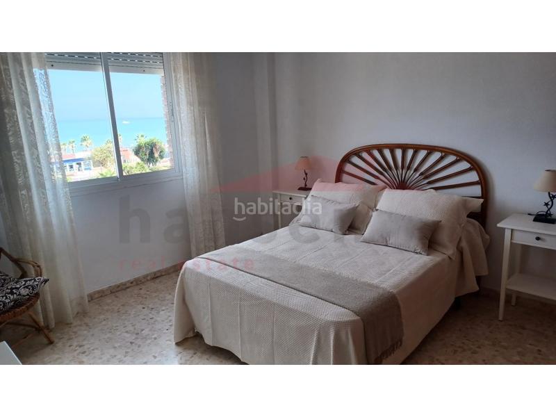 Foto 1d2e2a8a-367e-4d6e-9eea-bbf5b812d627. Alquiler piso apartamento de larga temporada frontal al mar en Torre del Mar