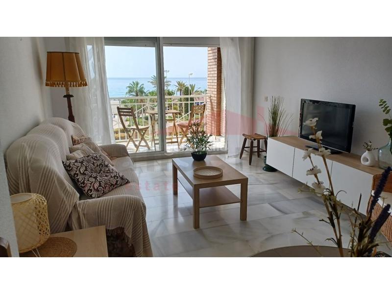 Foto 53e4909e-1962-446b-a971-d26ddb0e3991. Alquiler piso apartamento de larga temporada frontal al mar en Torre del Mar