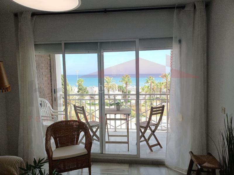 Foto 5af00a98-ab9f-4b6f-a0d1-096bd92c08d5. Alquiler piso apartamento de larga temporada frontal al mar en Torre del Mar