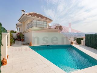 Casa  N/a. Exclusiva villa de lujo con vistas panormicas al mar en torre d