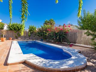Xalet  N/a. Amplia casa independiente con piscina privada en niza beach alma
