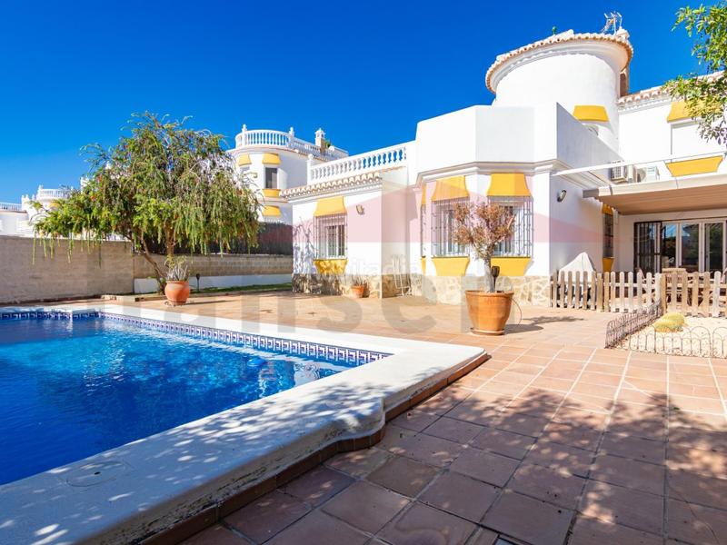 Foto 5631dfa1-c8d9-455a-94ce-dd7f4c66170d. Chalet con parcheggio piscina in Almayate Bajo