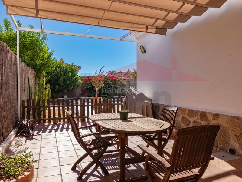 Foto 71d00ebf-4305-4ee4-894f-13fafaa0f8a7. Chalet con parcheggio piscina in Almayate Bajo