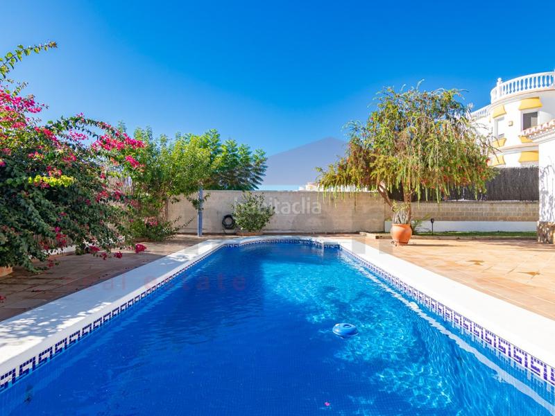 Foto b3119da1-e1fe-420c-8da1-f4ee9481c1f0. Chalet con parcheggio piscina in Almayate Bajo