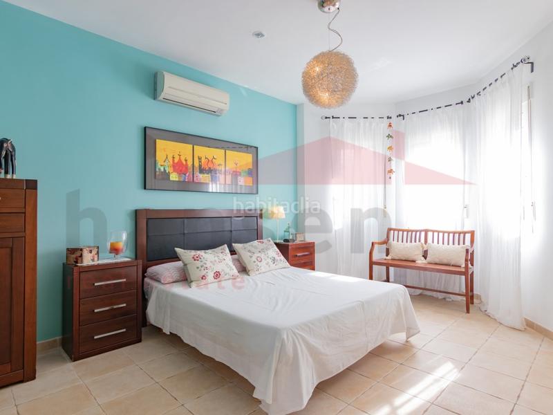 Foto bb0ba746-0e55-4d66-b49e-3363769904c4. Chalet con parcheggio piscina in Almayate Bajo