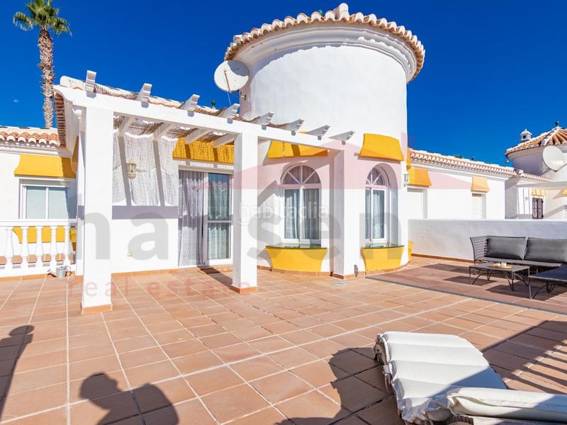 Foto e4aa212b-a0f9-48e0-b6b4-4310808c96da. Chalet con parcheggio piscina in Almayate Bajo