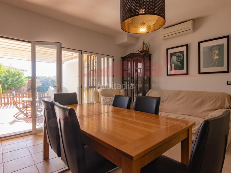 Foto e5f1cf29-e6e2-4a44-8c85-cf48a076f557. Chalet con parcheggio piscina in Almayate Bajo