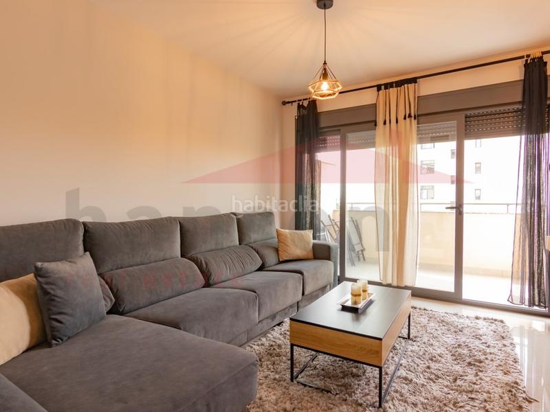Foto f9c06aed-7d90-4193-9fb5-c8b8b80ee29a. Location appartement avec parking piscine dans Poniente-Faro Torre del Mar