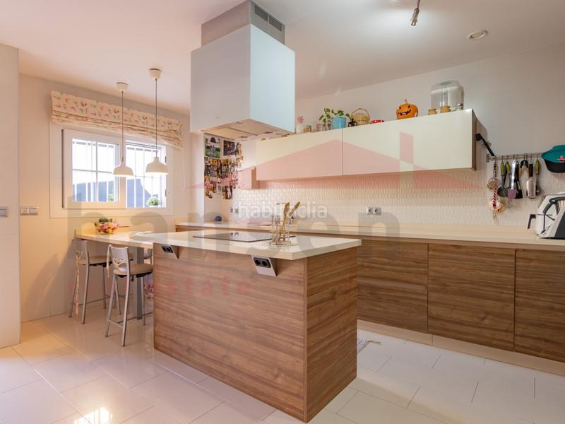 Foto 49811494-544a-4851-a486-3a62c23e2a07. Maison avec parking dans Paseo Marítimo de Levante Torre del Mar