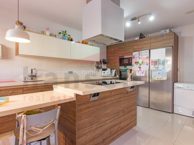 Foto 5e7cd57a-e693-407e-b7c1-f41e61349ac9. Maison avec parking dans Paseo Marítimo de Levante Torre del Mar