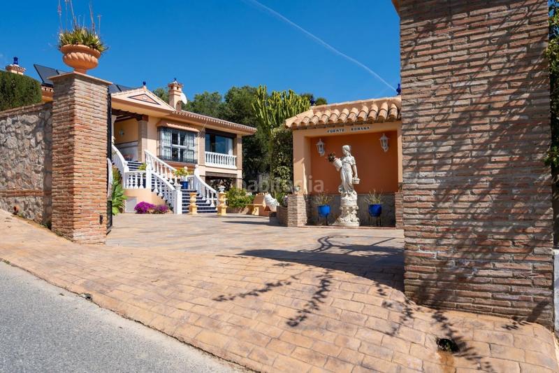 Foto 5e3e1b03-ce20-4a46-aa9c-aed9675f3583. Chalet el coto villa 4 dormitorios 1000 m2 parcela piscina en Mijas