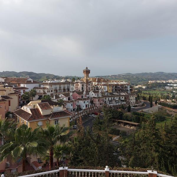 Foto 36934c81-bca7-4ba0-9fe2-e186cfb4cd69. Chalet con riscaldamento parcheggio piscina in Mijas golf Mijas