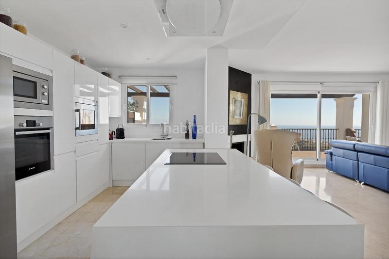 Foto d5700aa1-7803-43c3-aa38-8e3d92279003. Àtic amb calefacció aparcament piscina a Calahonda Mijas