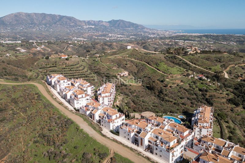 Foto 760cd127-e511-4784-8744-910335f76266. Àtic amb calefacció aparcament piscina a Calahonda Mijas