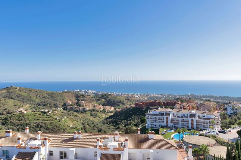Foto 819d0ee2-ba82-46fc-b08d-b2f9a6103876. Àtic amb calefacció aparcament piscina a Calahonda Mijas