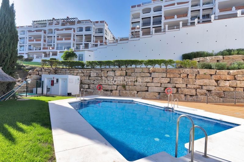 Foto b1717e25-01e0-441a-b459-3792b91982bb. Àtic amb calefacció aparcament piscina a Calahonda Mijas