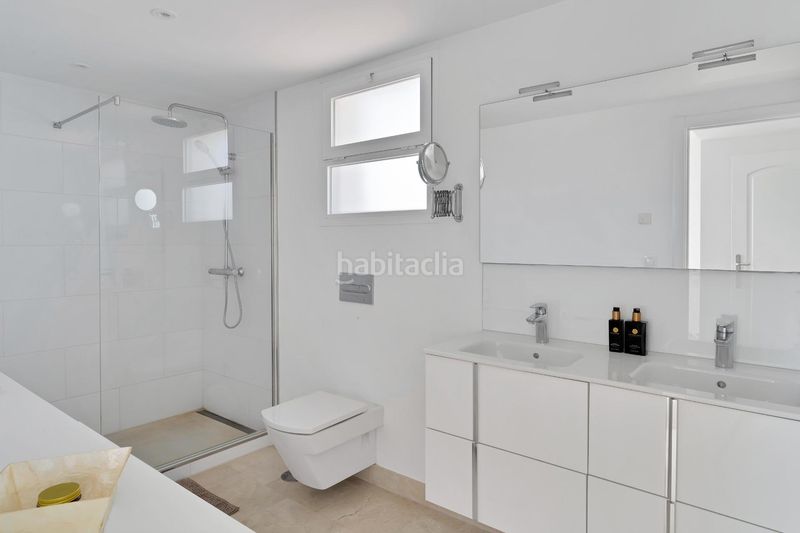 Foto e01ca43d-4d82-46a9-bb1d-34afeadaa38b. Àtic amb calefacció aparcament piscina a Calahonda Mijas