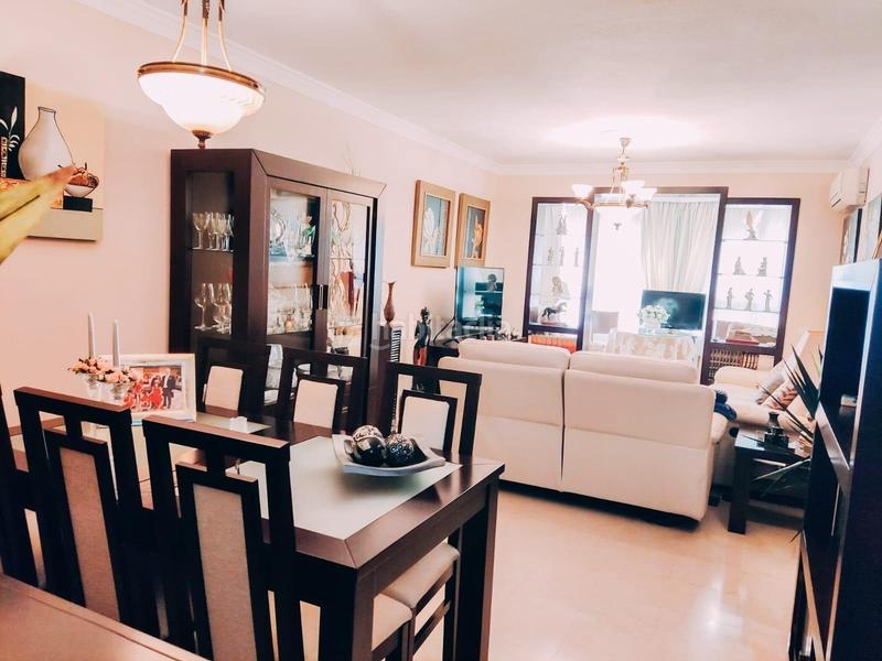 Foto 528c3cf8-fbf8-4e17-aa30-1d21372cc5e2. Apartament amb aparcament piscina a Divina Pastora Marbella
