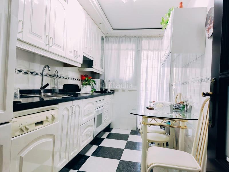 Foto 52fc4dc1-9bb9-424b-9d6f-dcb37dc6f7c0. Apartament amb aparcament piscina a Divina Pastora Marbella