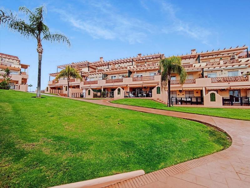 Foto 1296db67-3f4a-481f-afe3-4d3e2505ba09. Apartamento calaburra, chaparral piso 2 dormitorios, terraza, piscina, garaje en Mijas