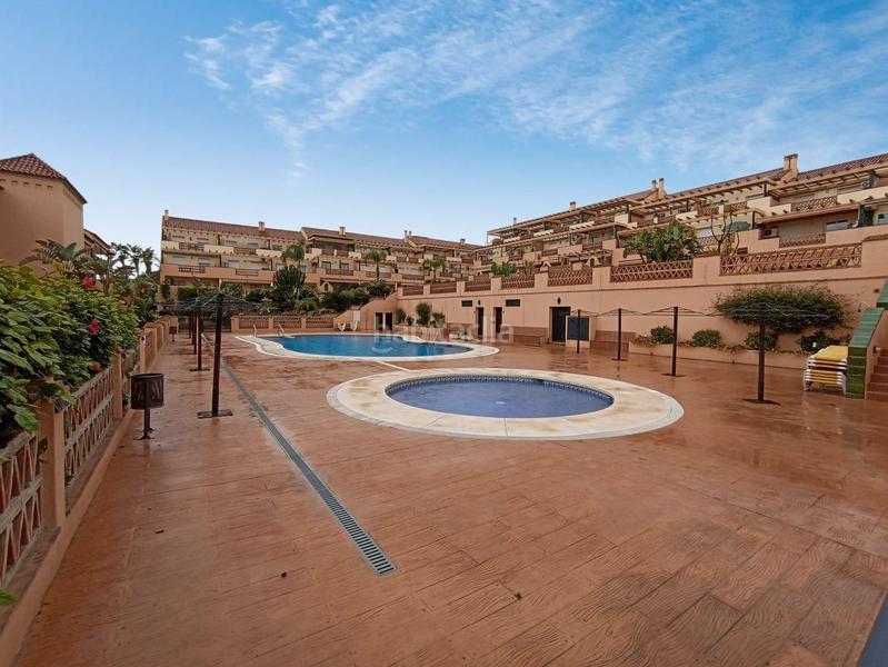 Foto cd72cc1a-2ecb-451f-8c79-911ec4423715. Apartamento calaburra, chaparral piso 2 dormitorios, terraza, piscina, garaje en Mijas