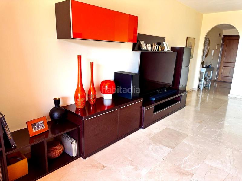 Foto 6c87286f-b012-4543-b9ed-a2ebe9136228. Apartamento Los Pacos piso 2 dormitorios, terraza, piscina, garaje, jardín en Fuengirola