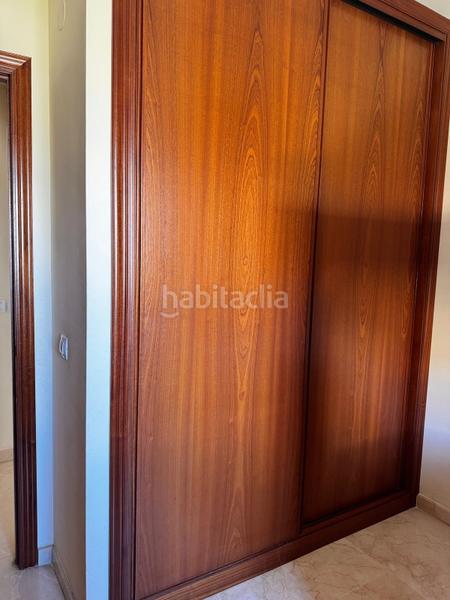 Foto 823a0de9-1722-4429-bfb5-776ae1bc187e. Apartamento Los Pacos piso 2 dormitorios, terraza, piscina, garaje, jardín en Fuengirola