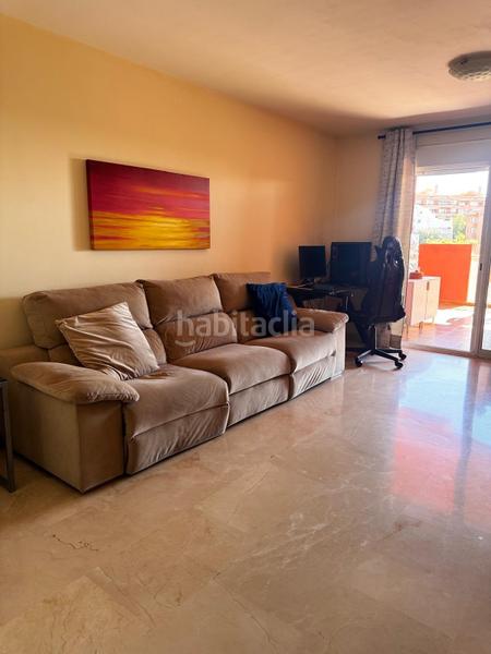 Foto d2cf2932-b304-443d-9cb6-2499f63ee8b2. Apartamento Los Pacos piso 2 dormitorios, terraza, piscina, garaje, jardín en Fuengirola